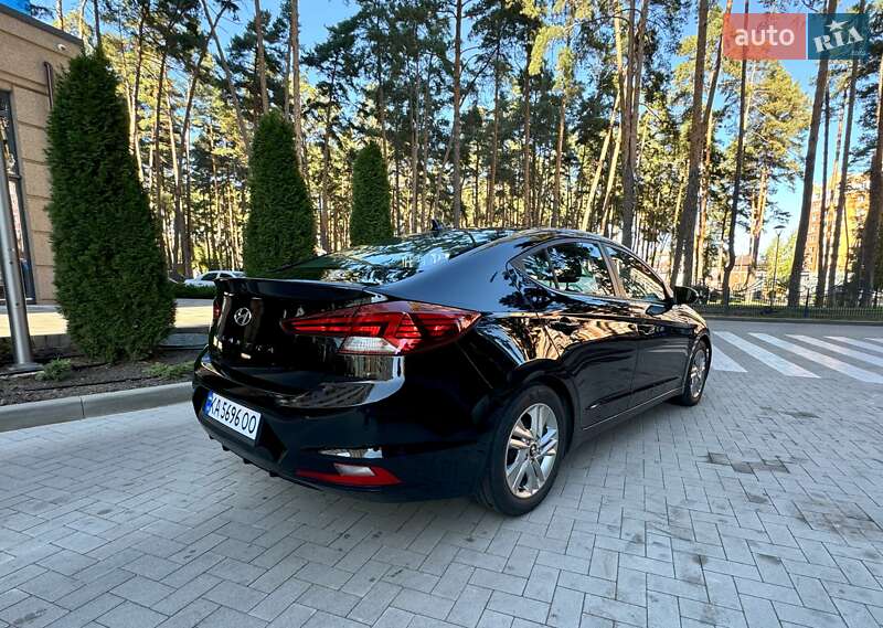 Седан Hyundai Elantra 2018 в Киеве