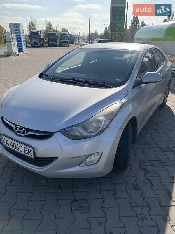 Седан Hyundai Elantra 2011 в Киеве