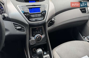 Седан Hyundai Elantra 2013 в Києві