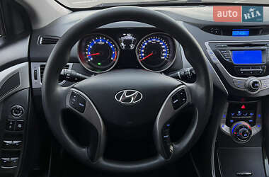 Седан Hyundai Elantra 2013 в Киеве