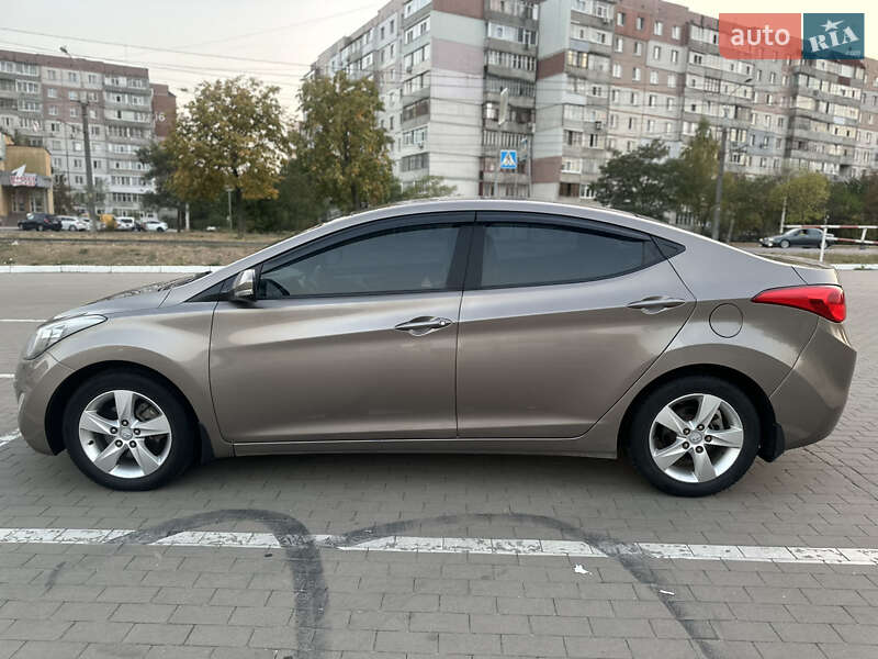 Седан Hyundai Elantra 2012 в Сумах