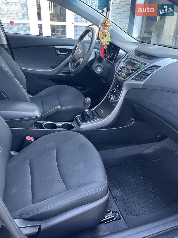 Седан Hyundai Elantra 2014 в Луцке