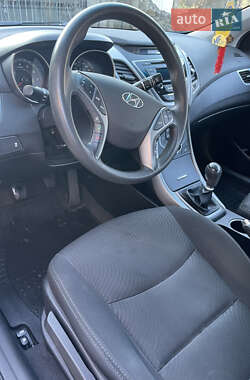 Седан Hyundai Elantra 2014 в Луцке
