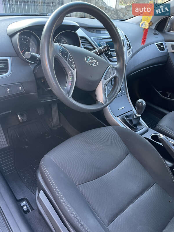 Седан Hyundai Elantra 2014 в Луцке