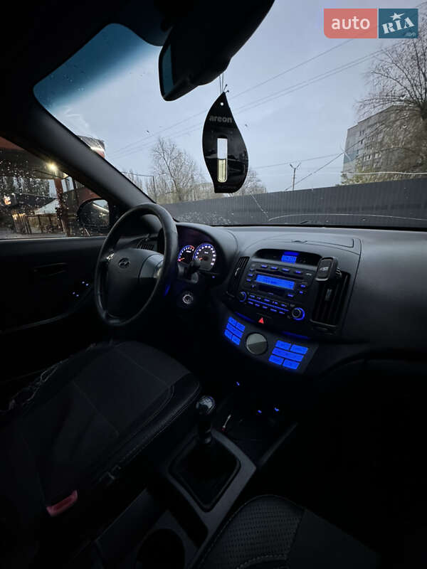 Седан Hyundai Elantra 2008 в Павлограді