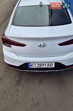 Седан Hyundai Elantra 2019 в Киеве