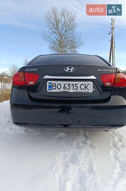 Седан Hyundai Elantra 2010 в Тернополе