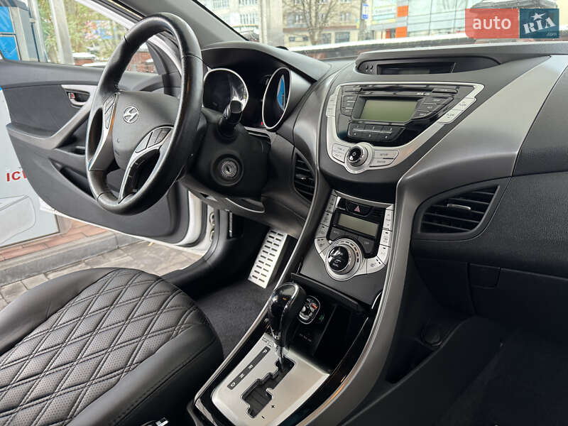 Седан Hyundai Elantra 2012 в Рівному