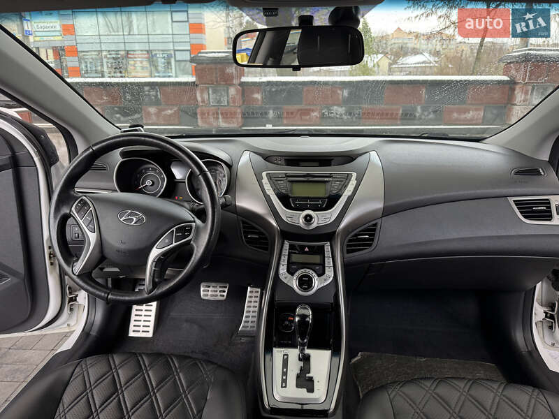Седан Hyundai Elantra 2012 в Рівному