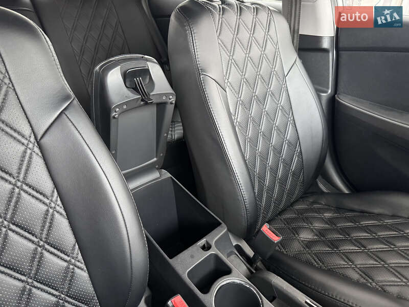 Седан Hyundai Elantra 2012 в Рівному