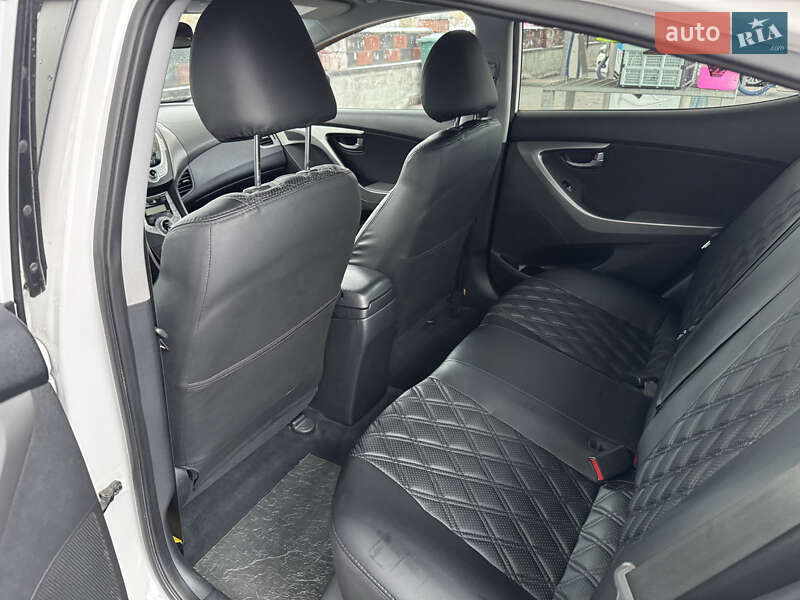 Седан Hyundai Elantra 2012 в Рівному
