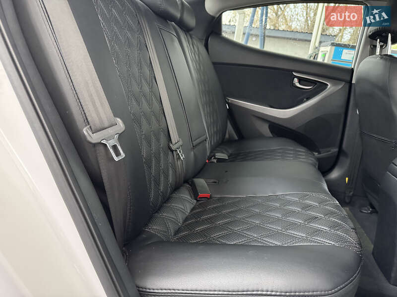 Седан Hyundai Elantra 2012 в Рівному