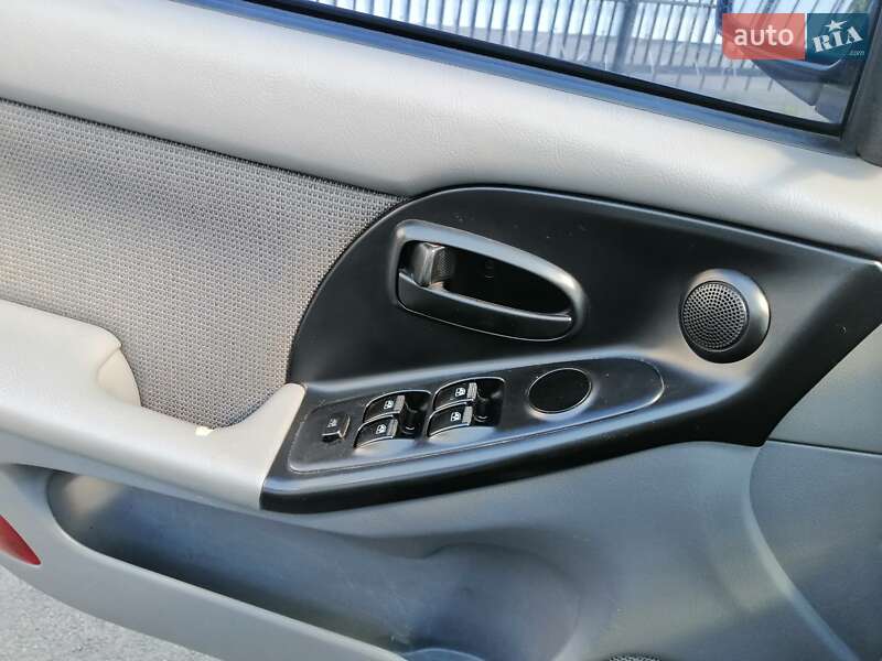 Седан Hyundai Elantra 2004 в Чернигове