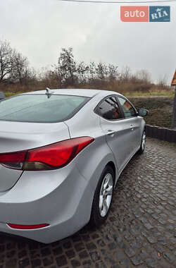 Седан Hyundai Elantra 2014 в Львові