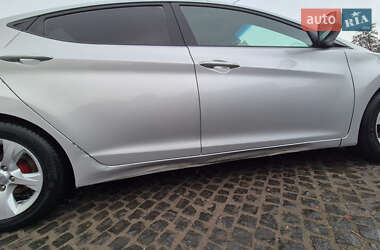 Седан Hyundai Elantra 2014 в Львові