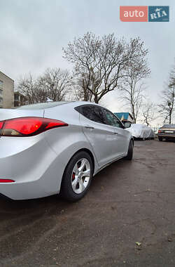 Седан Hyundai Elantra 2014 в Львові