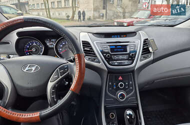 Седан Hyundai Elantra 2014 в Львові