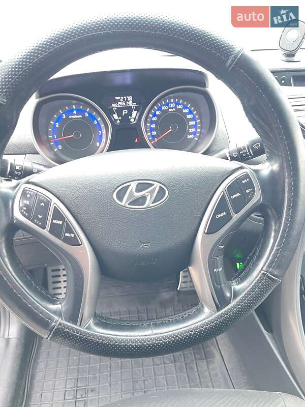 Седан Hyundai Elantra 2013 в Києві