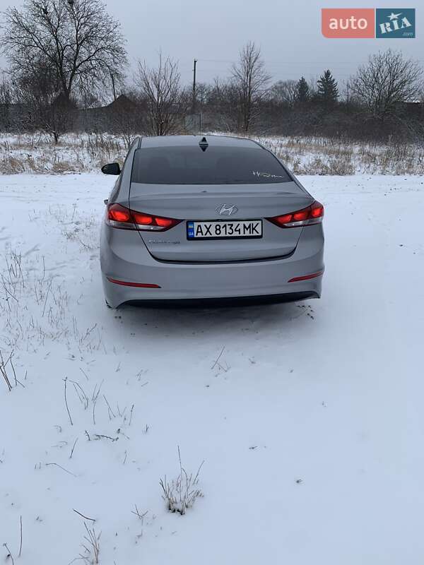 Седан Hyundai Elantra 2016 в Люботине