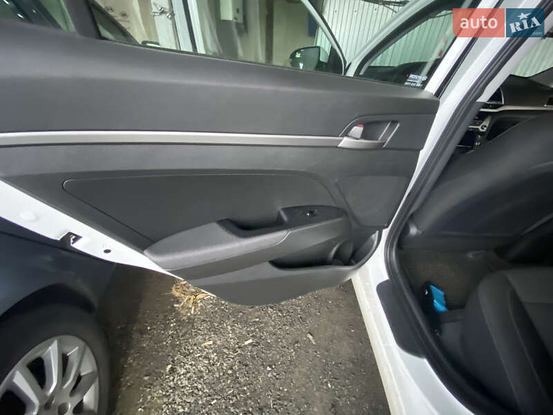 Седан Hyundai Elantra 2018 в Кривом Роге