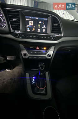 Седан Hyundai Elantra 2018 в 