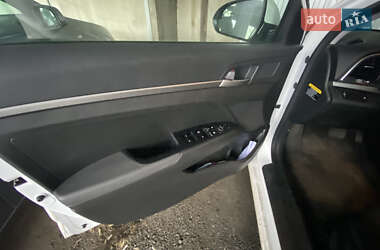 Седан Hyundai Elantra 2018 в 