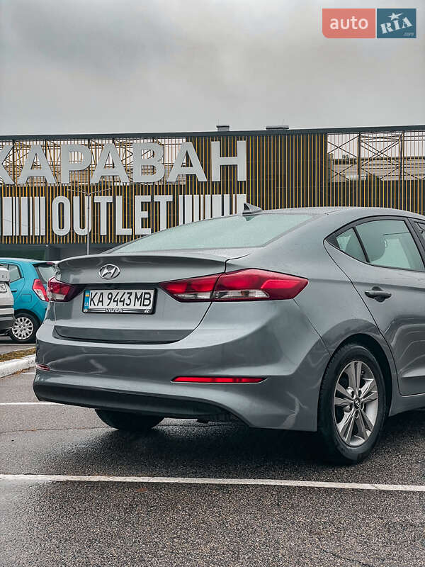Седан Hyundai Elantra 2016 в Киеве