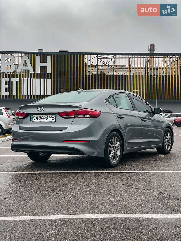 Седан Hyundai Elantra 2016 в Киеве