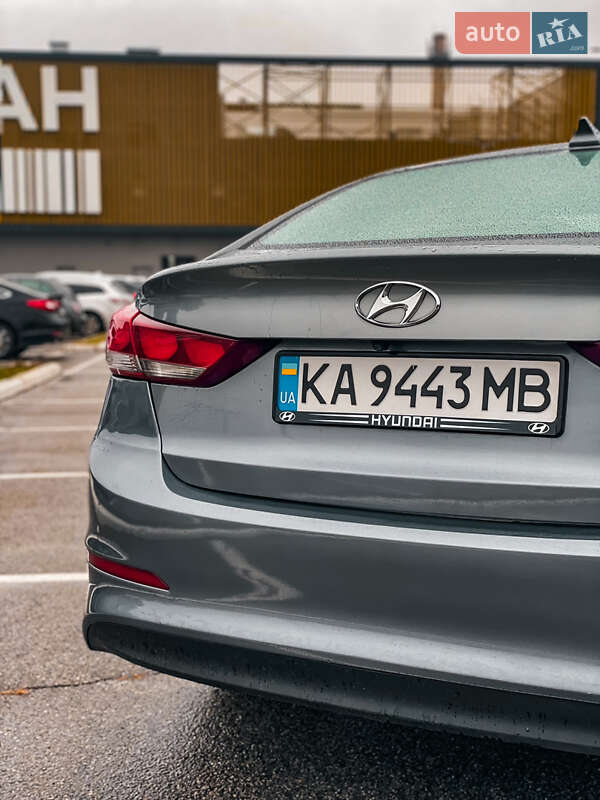 Седан Hyundai Elantra 2016 в Киеве