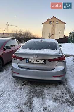 Седан Hyundai Elantra 2016 в Львові