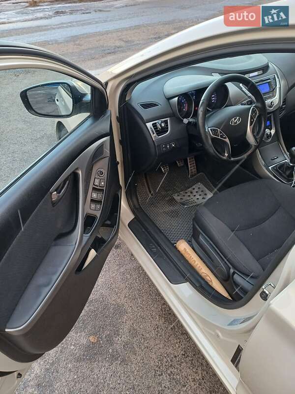 Седан Hyundai Elantra 2012 в Полтаве