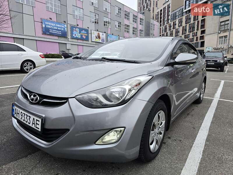 Седан Hyundai Elantra 2012 в Києві