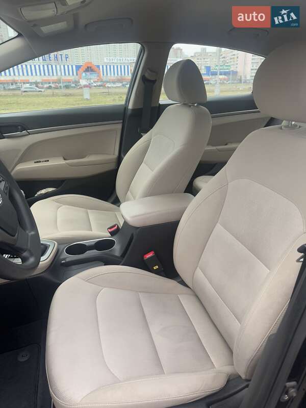 Седан Hyundai Elantra 2017 в Киеве