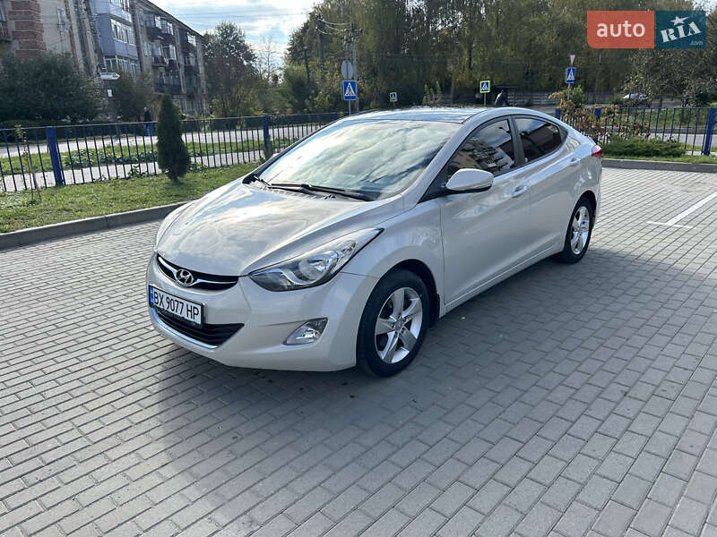 Седан Hyundai Elantra 2012 в Староконстантинове