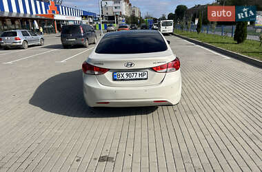 Седан Hyundai Elantra 2012 в Староконстантинове