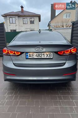 Седан Hyundai Elantra 2017 в Днепре