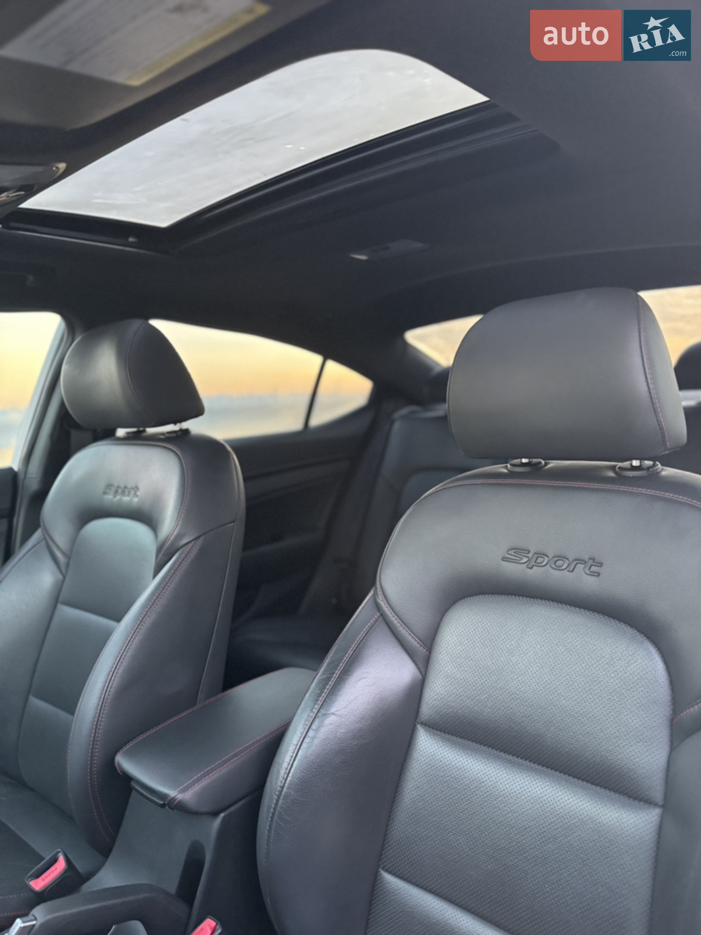 2017 Hyundai Elantra - мініатюра 17