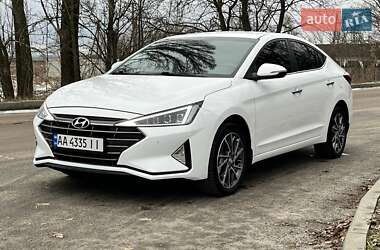 Седан Hyundai Elantra 2019 в Києві