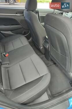 Седан Hyundai Elantra 2016 в 