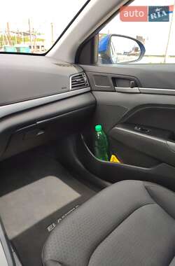Седан Hyundai Elantra 2016 в 
