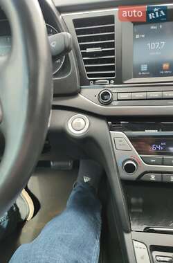 Седан Hyundai Elantra 2016 в 