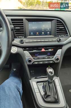 Седан Hyundai Elantra 2016 в 