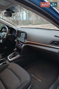 Седан Hyundai Elantra 2016 в 