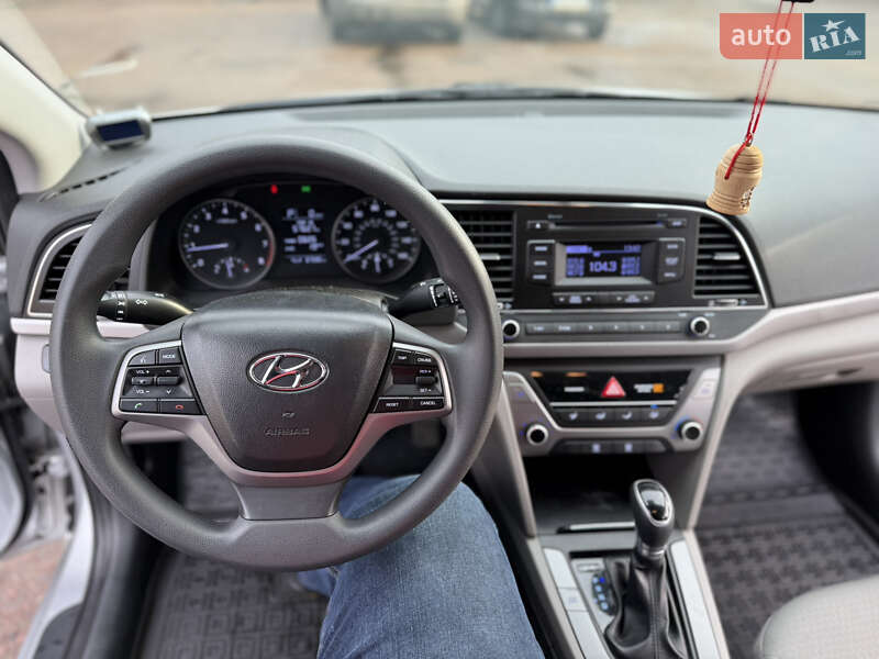 Седан Hyundai Elantra 2016 в Чернігові