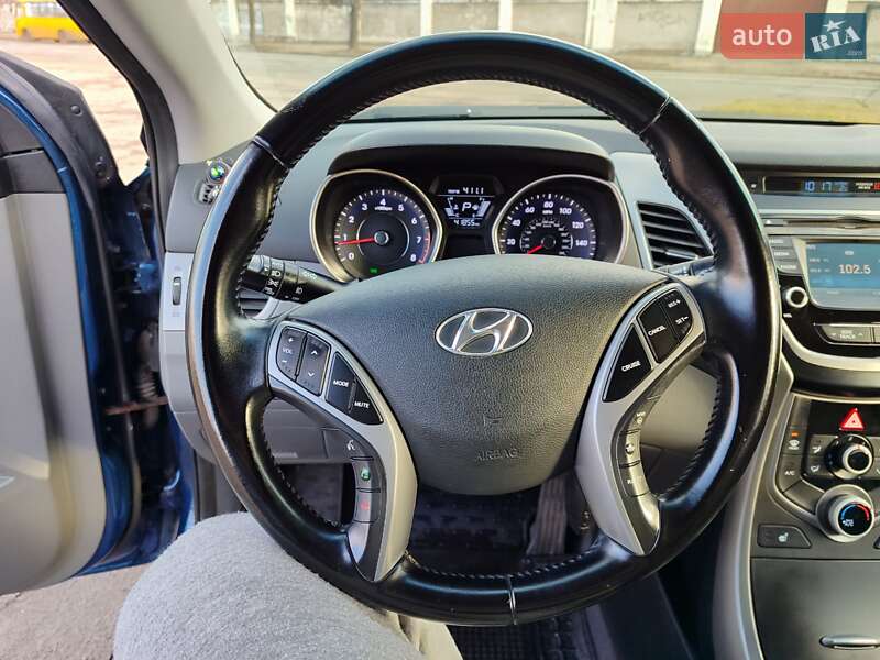 Седан Hyundai Elantra 2015 в Киеве