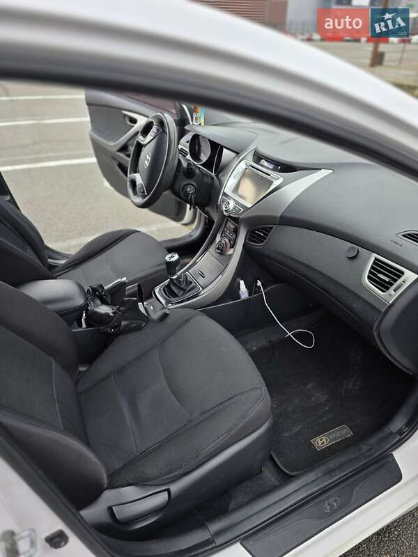 Седан Hyundai Elantra 2013 в Киеве