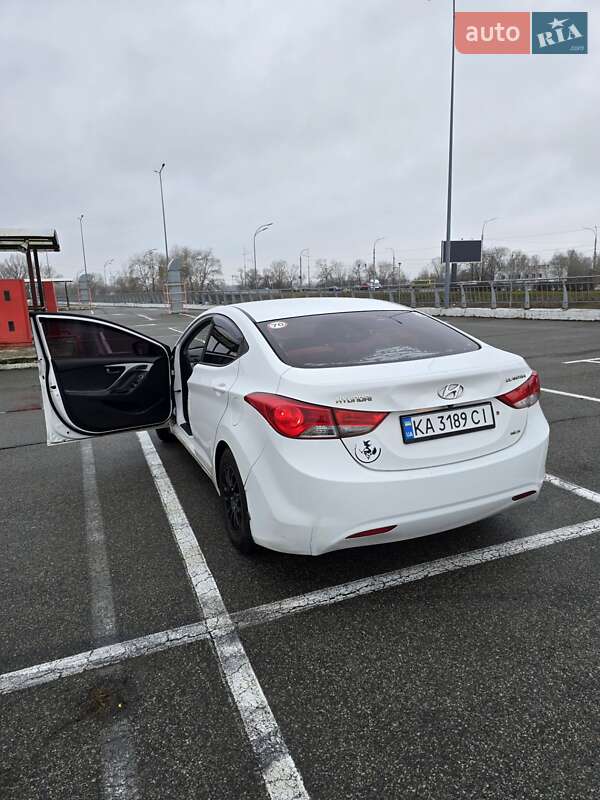 Седан Hyundai Elantra 2013 в Киеве