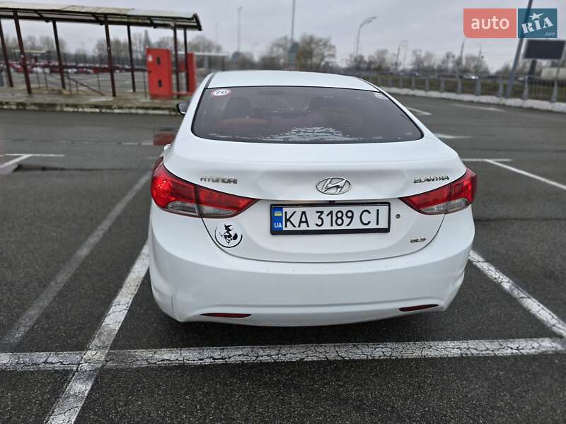 Седан Hyundai Elantra 2013 в Киеве