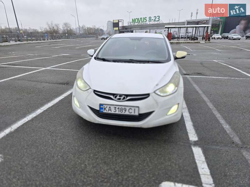 Седан Hyundai Elantra 2013 в Киеве