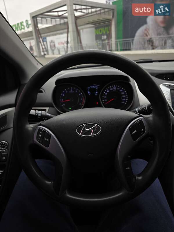 Седан Hyundai Elantra 2013 в Киеве